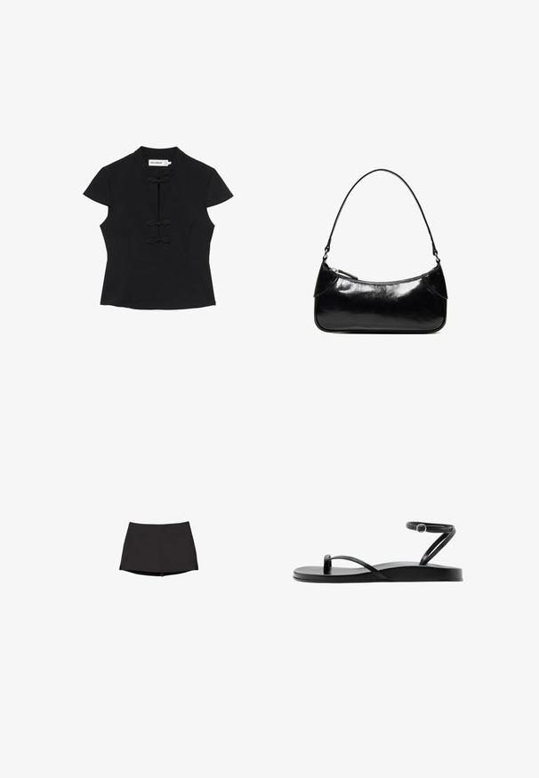 Blouse noire à manches courtes avec col mandarin et trois fermetures décoratives à boutons grenouille sur le devant.; Skort athlétique noir avec une taille ajustée et un ourlet court, conçu pour une tenue active avec un tissu lisse et extensible.; Sandale plate noire avec fines lanières, boucle pour l’orteil et bride de cheville avec une petite boucle ronde, vue de profil.; Sac à épaule en cuir noir brillant avec un seul compartiment zippé et une fine bandoulière arquée.