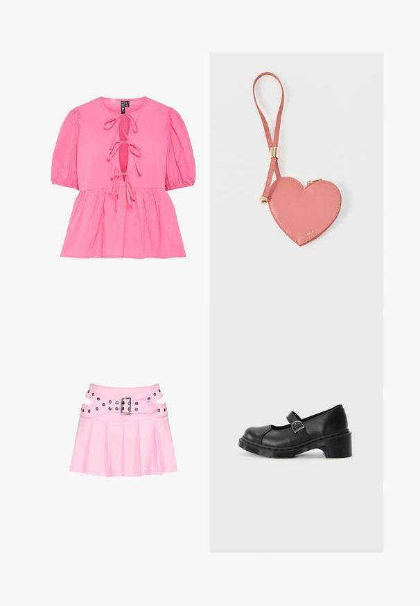 Lyserød bomuldsbluse med pufærmer, en nøglehul-udskæring med bindebånd og en samlet peplum-hulm. Glat tekstur og afslappet design.; Pink plisseret mini nederdel med bred dobbeltlagret linning, sølvspænde og flere nitter til fastgørelse og dekoration.; Sorte læder Mary Jane-sko med rund tå, justerbar rem og en middel blokhæl. Har kontrastsyninger og en tekstureret sål.; Lyserød hjerteformet lædermøntpose med håndledsrem og guldlås, mærket med lille gyldent "Furla"-tekst.