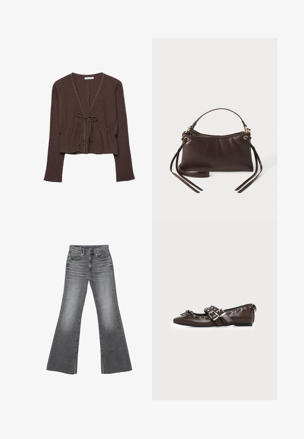 Blouse marron à manches longues avec col en V, petits clous décoratifs le long du col et fermeture frontale par lien, avec une taille légèrement froncée.; Jean en denim gris délavé avec taille haute, bouton à l'avant et fermeture éclair, doté de jambes évasées larges et de poches avant et arrière.; Chaussure plate en cuir marron foncé avec bout pointu, doubles brides à boucles argentées, œillets métalliques et nœud décoratif à l'avant.; Sac à main en cuir marron avec un dessus incurvé, une courte anse et de longues bandoulières. Présente des accessoires en métal doré et une texture lisse.