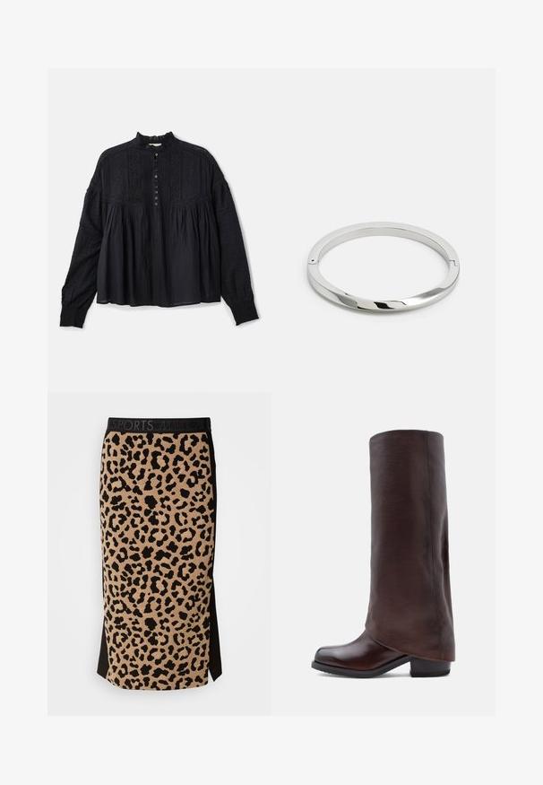 Vanessa Bruno DAHLIA - Blouse - noir; Jupe crayon en imprimé léopard avec une base beige et des taches noires, un design ajusté, et une taille noire. Détail de fente sur le côté.; Bottes en cuir marron foncé, montant jusqu'au genou, avec un petit talon carré et un bout arrondi, présentées en profil latéral sur fond blanc.; Bracelet en métal argenté avec une surface lisse et brillante et des bords plats. Présente un design circulaire ouvert avec un détail de fermoir subtil.