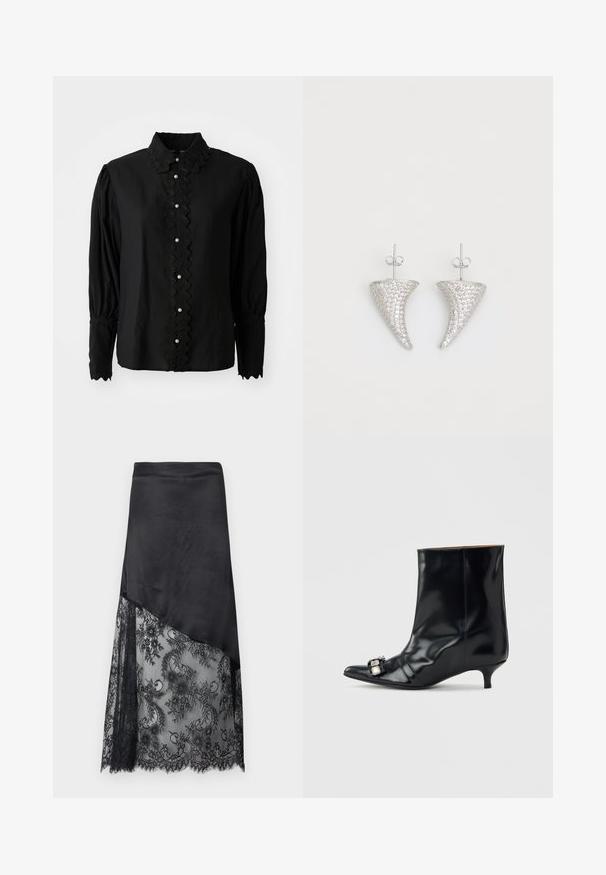 Schwarze Bluse mit langen Ärmeln, die einen gewellten Kragen und eine Knopfleiste mit Perlenakzenten aufweist. Hergestellt aus leichtem Stoff mit strukturierten Details.; Schwarzer asymmetrischer Rock mit solidem Satintop und durchsichtigem floralen Spitzenbesatz im unteren Bereich.; Schwarzer Leder-Stiefelette mit spitzem Zehen, niedrigem Kitten-Heel und dekorativer silberner Schnalle seitlich nahe der Zehen.; Silberne, hornförmige Ohrringe, besetzt mit kleinen klaren Steinen, mit einem Steckverschluss zur Befestigung. Glatte Textur und metallisches Finish.