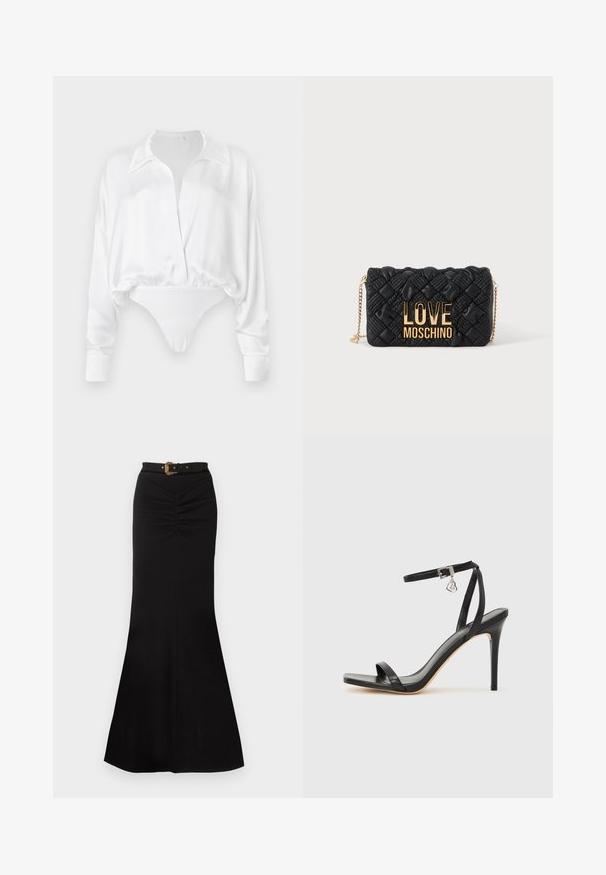 Witte satijnen blouse met lange mouwen, knoopsluiting aan de voorkant, relaxte pasvorm en een cropped ontwerp dat overgaat in een bodysuit onderkant. Zachte textuur.; Lange zwarte rok met geplooide details bij de taille en een zwarte riem met een sierlijke gouden gesp.; Zwarte sandaal met hoge hak, smalle enkelband, vierkante neus, soepel leermateriaal en metalen gespsluiting.; Zwarte doorgestikte crossbodytas met gouden kettingriem en groot gouden "LOVE MOSCHINO" logo aan de voorkant.