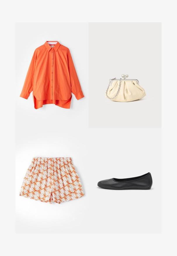 Oranje overhemd met knopen, met een kraag, lange mouwen en een licht gebogen zoom. Gemaakt van een soepele stof met een relaxte pasvorm.; Witte shorts met een oranje palmbladerenpatroon, elastische tailleband en een losse pasvorm. Gemaakt van lichtgewicht stof, geschikt voor warm weer.; Zwarte leren ballerina met een ronde neus, gladde textuur, minimale stikdetails en een flexibele zoolontwerp.; Geplooide beige leren clutch met een zilveren metalen frame, voorzien van twee ronde decoratieve sluitingen en een zilveren kettingriem.