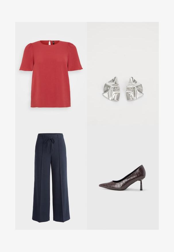 Haut rouge à manches courtes avec un col rond et un dos à détail de trou de serrure. Il présente un tissu texturé et une coupe décontractée, idéale pour une tenue décontractée.; Pantalon ample bleu marine avec plis à l'avant et ceinture en tissu nouée à la taille sur un fond clair uni.; Escarpins à bout pointu en similicuir marron avec une texture crocodile, dotés d’un talon fin et angulaire ainsi que d’une doublure intérieure lisse.; Boucles d'oreilles en métal argenté avec un design ondulé et sculptural, présentant une finition polie et des formes irrégulières, mettant en valeur une esthétique contemporaine.