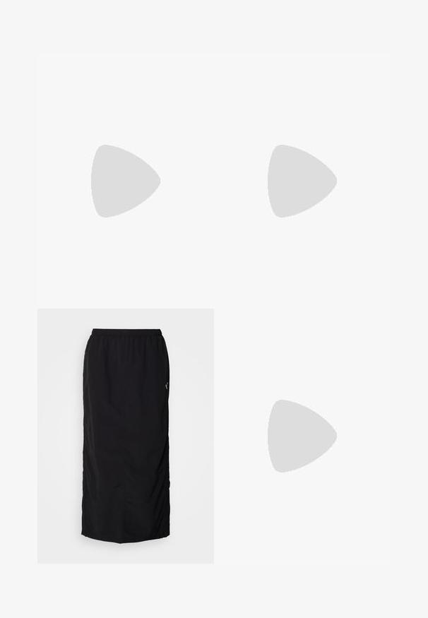 Polo shirt jaune avec col bleu marine, rayures verticales et accents jaunes. Dispose de manches courtes et d'un col en V. Logo Puma sur la poitrine.; Jupe de sport noire avec une taille élastique, dotée de fentes latérales pour faciliter les mouvements et d'un minimum de détails de marque sur le côté droit.; Chaussure ballerine blanche et noire avec des sangles élastiques croisées, flottant au-dessus d'un sol en bois et de rideaux blancs translucides en arrière-plan.; Petit sac d'épaule vert irisé avec bordure noire, sangle réglable noire, fermeture éclair et logo Puma au centre avant.