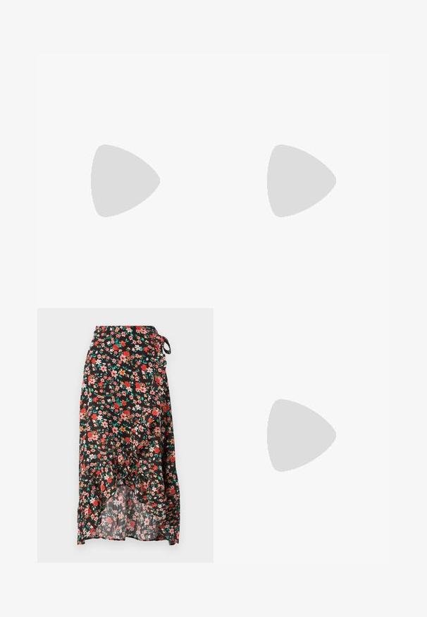 Rabanne Pikkade varrukatega topp - english tapestry/pink/blue/green; Lillelillane seelik, millel on must taust, punased ja roosad lilled, volangääre, reguleeritav luku, mida saab kohandada vööl, ja kerge kangas.; Must slingback platvormkinga terava varbaosaga, võrkpealsega, reguleeritava pandlaga rihmaga ja madala pinu kontsaga valgel taustal.; Mustast nahast käekott kogutud disainiga, ühe rihmaga, hõbedase metallraamiga ja kahe suure ümmarguse hõbedase klambriga.