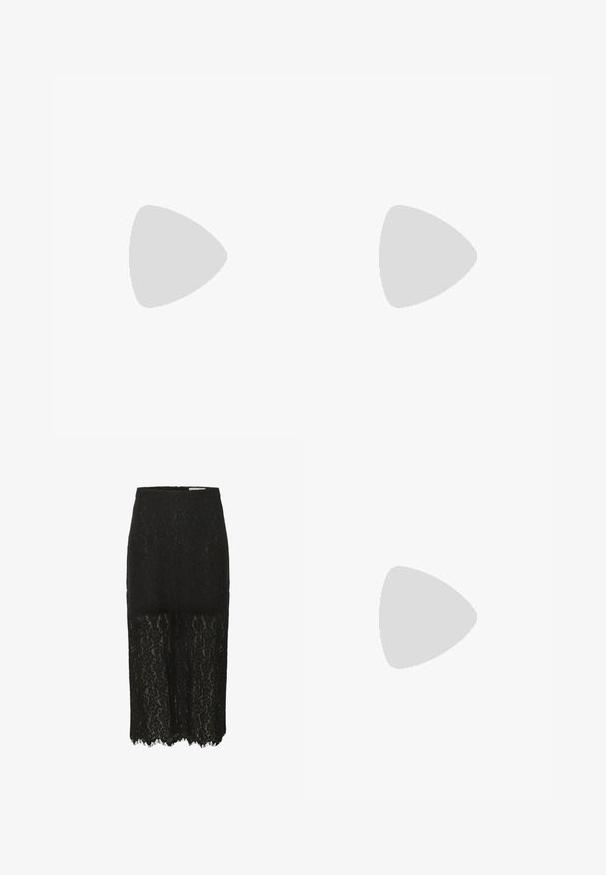 Zwarte kanten body met lange mouwen, bloemenmotief, ronde halslijn en aansluitende pasvorm, ontworpen door Urban Classics.; Zwarte kanten midi rok met een aansluitende taille en een semi-doorzichtige onderzijde. Heeft een bloemenpatroon en een golvende zoom.; Zwarte leren enkelboot met een gladde afwerking, voorzien van drie decoratieve banden met zilveren hardware en een trekstrip aan de achterkant.; Bruine leren cropped bustier met veter aan de voorkant, zilveren oogjes, drukknopen en verstelbare schouderbandjes met metalen gespen.