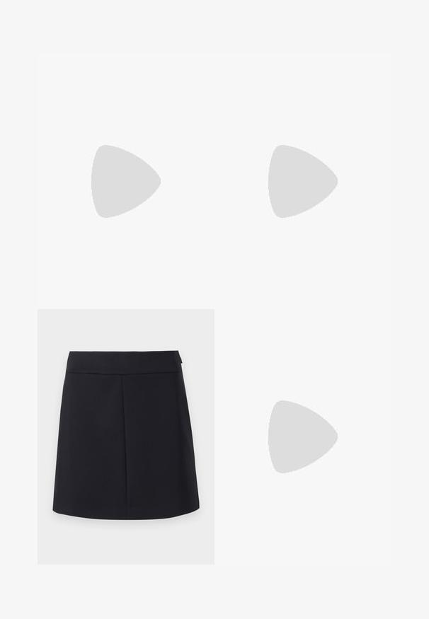 Schwarzes Baumwoll-T-Shirt mit einem großen weißen Logo "AX" und dem Schriftzug "ARMANI EXCHANGE". Klassischer Rundhalsausschnitt und kurze Ärmel.; Schwarzer Rock mit glatter Textur, geradem Schnitt, ohne sichtbare Muster und breitem Bund. Einfaches Design, minimalistischer Stil.; Schwarze High-Heel-Sandale mit schmalem Knöchelriemen, quadratischer Zehenbox, glattem Leder und metallischem Schnallenakzent.; Schwarze Leder-Schultertasche mit geschwungener Form, ausgestattet mit einer goldfarbenen Metallplakette und einem abnehmbaren Schulterriemen. Glatte Textur.