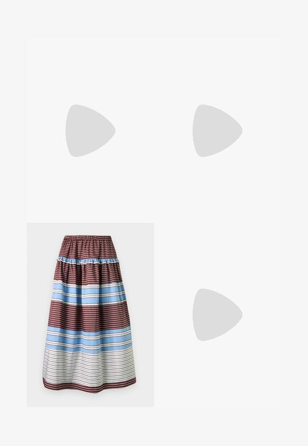 Brun ribbet tanktop med hvid kant og en lille sløjfe i midten. Har et tætsiddende design og en bølget kant.; Lang nederdel med vandrette striber i burgunder, lyseblå og hvid, med elastik i taljen og en flæsedetalje nær toppen.; Brun vævet læder-sandal med to remme og en lav kittenhæle på en ensfarvet hvid baggrund.; Brun net-taske med solidt stofbund og skulderstropper med pailletter, stående oprejst på en ensfarvet baggrund.