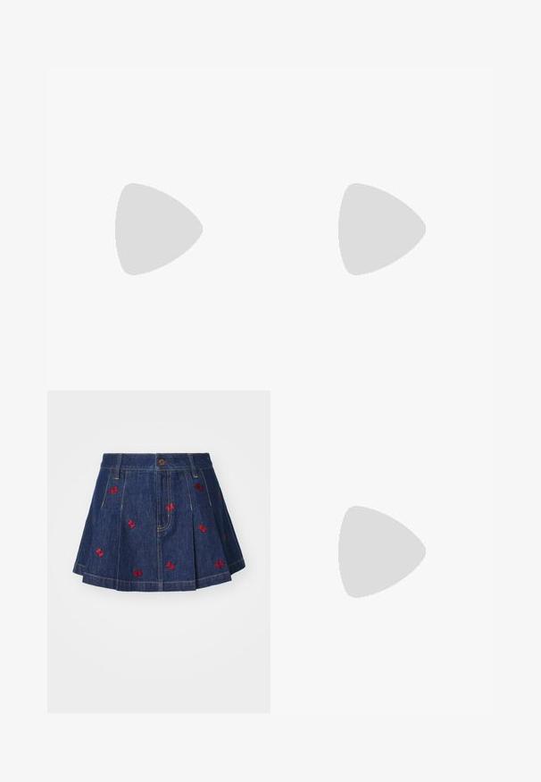 Hvid halterneck top med scoop-udskæring, lavet af glat, strækbart stof. Har et minimalistisk design uden dekorative elementer eller mønstre.; Denimskørt med plisseeffekter og mørk vask, med røde broderede sommerfugledetaljer og et klassisk fem-lomme design med knaplukning foran.; Sorte læder flade sko med spids tå, samling detaljer omkring åbningen, og en sølv spænde accent på den justerbare rem.; Kvinde iført en sort- og hvidmønstret bluse, der holder en blank rød skuldertaske mod en ensfarvet baggrund.