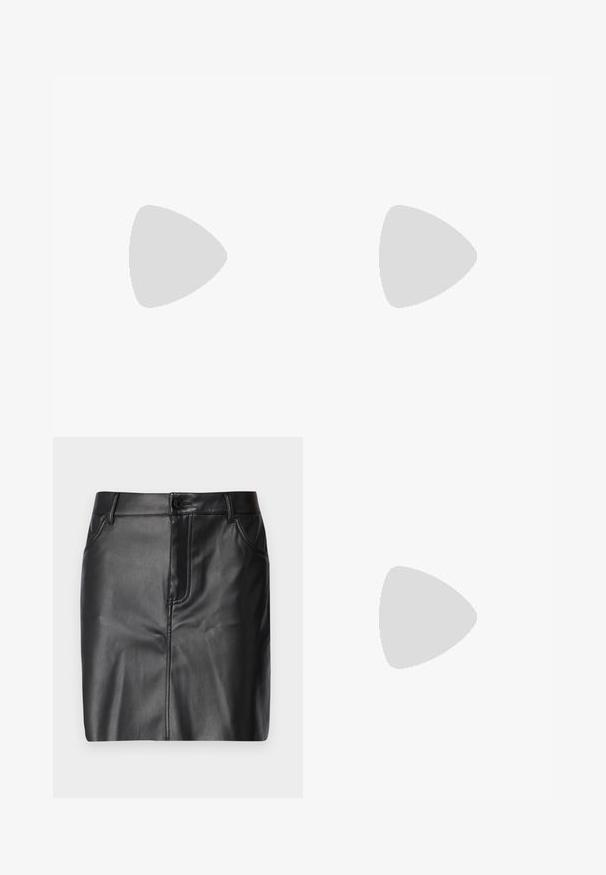 Schwarzes Langarm-Top aus Netzstoff mit goldenen Muster von Mondsichel und Sternen, cropped Länge und welliger Saumdetail.; Schwarzer Lederrock mit glatter Textur, ausgestattet mit einem taillierten Design, Fronttaschen und einem einzelnen Knopfverschluss an der Taille.; Schwarze hochhackige Sandale mit elegantem Design, featuring einem Knöchelriemen, offener Zehenpartie und glattem Lederfinish.; Schwarze gepolsterte Handtasche mit einem runden Griff, die eine glatte, glänzende Oberfläche und eine weiche, gestepfte Textur aufweist. Keine sichtbare Hardware oder Akzente.