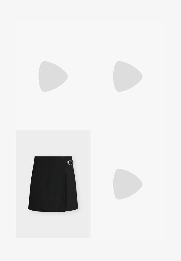 T-shirt court noir à manches courtes avec cœurs en relief et motif texte "Hugo", col rond et étiquette de marque bleue à l'intérieur du col.; Mini-jupe noire avec un design portefeuille et une boucle circulaire argentée du côté droit, sur fond blanc.; Chaussure slingback en cuir noir à bout pointu avec un talon bloc haut et une doublure intérieure beige sur un fond clair uni.; Sac à bandoulière rectangulaire en cuir noir avec fermeture éclair dorée et petit logo "HUGO" doré sur le devant, doté d'une sangle réglable avec boucle.
