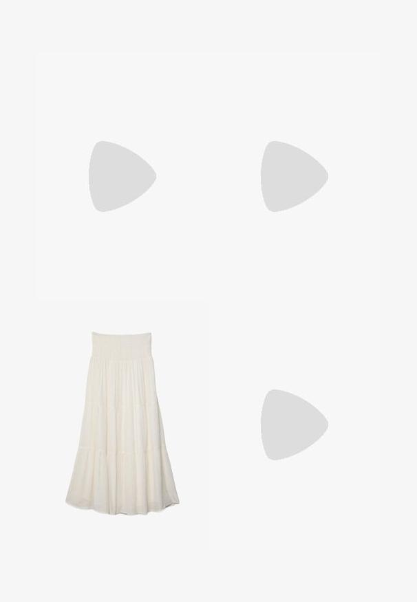 Débardeur rose clair sans manches avec un col froncé, un design fluide et un détail à franges sur l'ourlet, fabriqué en tissu doux et texturé.; Longue jupe à volants couleur crème avec taille smockée et fines rayures verticales texturées.; Mule en cuir marron foncé à talon haut avec un bout ouvert et un détail de nœud sur la bride avant.; Sac à main en toile marron doux de style hobo avec une large sangle unique et une ouverture en haut arrondie, présenté sur un fond blanc.