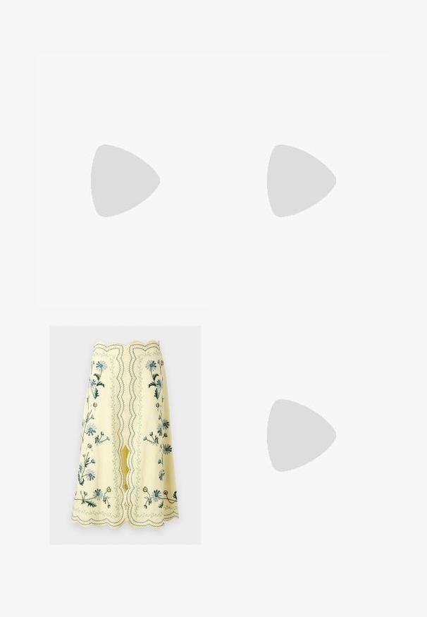 Rabanne T-shirt à manches longues - ecru; Jupe jaune mi-genoux avec bords festonnés et broderie florale en bleu, vert et jaune, avec une fente centrale et des coutures décoratives.; Chaussure slingback en cuir verni marron, bout pointu, petit talon kitten, fine bride en T et fermeture à boucle à la cheville.; Pochette en cuir couleur crème avec un cadre supérieur structuré et une lanière pour poignet, présentée sur un fond clair uni.