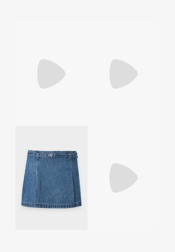 Zelený tank top s žltými akcentmi, vyrobený z elastického materiálu. Má veľké žlté logo "adidas" na prednej strane a tenké ramienka.; Modrá džínová minisukňa so šitým lemom a tenkým zladeným opaskom so striebornou prackou, položená na svetlom pozadí.; Čierna plochá Mary Jane obuv so striebornými očkami a striebornou prackou na remienku na neutrálom pozadí.; Polstrovaná zelená ramenná taška s mäkkou textúrou, obdĺžnikovým tvarom, jedným popruhom a zlatou zipsovou uzáverou. Obsahuje prešívaný vzor.
