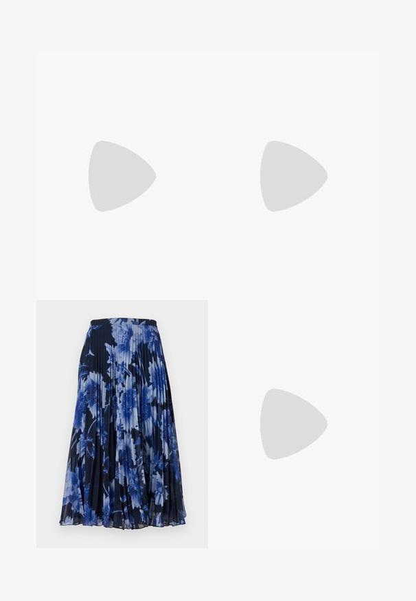 Rabanne Top s dlhým rukávom - english tapestry/pink/blue/green; Plisovaná sukňa z tmavomodrej tkaniny s veľkým kvetinovým vzorom v rôznych odtieňoch modrej. Elastický pás pre pohodlie.; Čierna kožená dámska balerína s špicatou špičkou a nízkym opätkom, zobrazená z boku na jednoliatom svetlosivom pozadí.; Tmavočervená textúrovaná kožená kabelka clutch s reliéfnymi listovými vzormi a nastaviteľným remienkom na zápästie na jednoduchom svetlom pozadí.