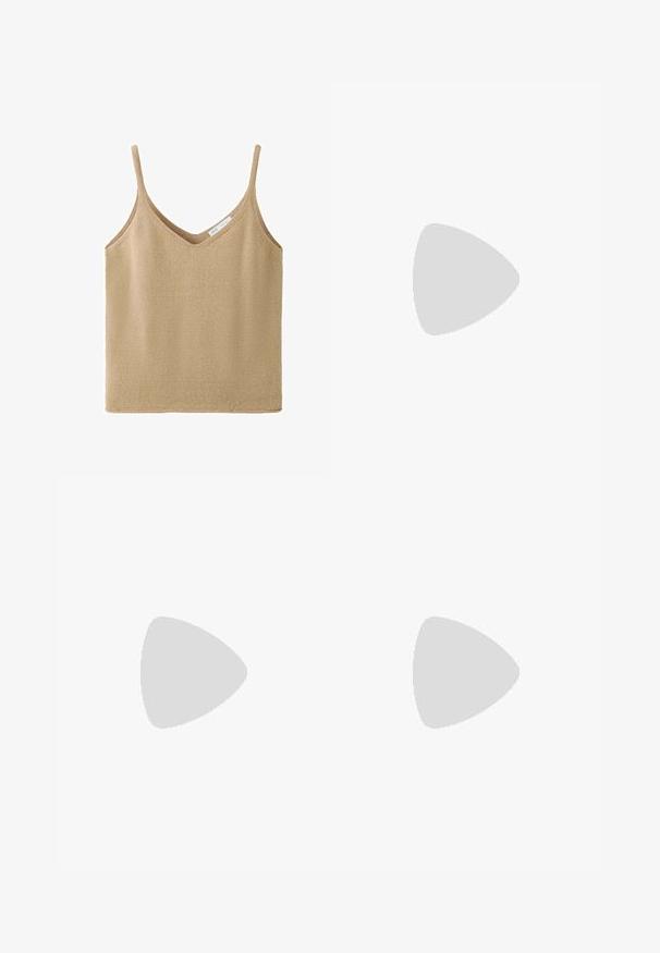 Beige strikket ærmeløs tanktop med tynde stropper og V-halsudskæring, med en lille hvid mærkeetiket inde i nakken.; Mørkeblå denim mini nederdel med knapper foran, bæltestropper og lommer på hvid baggrund.; Brun læderankelstøvle med lynlås på siden og snørebånd, placeret på en træoverflade udendørs med sløret grønt område i baggrunden.; Brun vævet læder tote taske med to håndtag, der har en tekstureret overflade og et åbent topdesign. Minimalistisk form uden yderligere hardware.