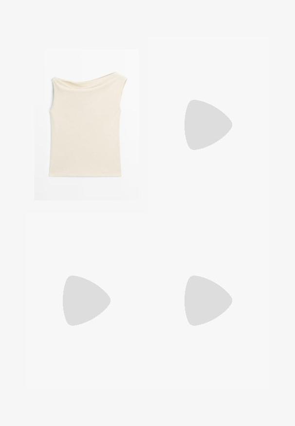 Ärmelloses beiges Top mit asymmetrischem Bootsausschnitt, aus weichem Strickstoff, flach auf weißem Hintergrund liegend dargestellt.; Beige Shorts mit elastischem Bund und Kordelzug, aus strukturiertem Stoff mit zwei Fronttaschen. Mittlere Oberschenkel-Länge.; Goldfarbene synthetische Slide-Sandale mit einem einzigen Riemen und Schnallenakzent, ausgestattet mit einem braunen Korkfußbett und einer strukturierten Gummisohle.; Kleine ovale Sonnenbrille mit dunklen Gläsern auf einer hellgrauen Oberfläche liegend.