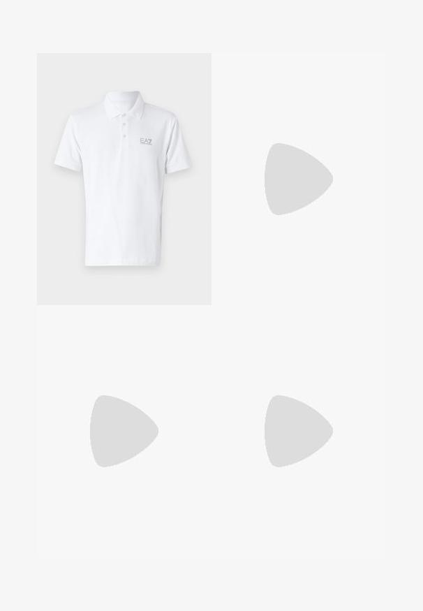 Hvid polo skjorte lavet af bomuld. Har en klassisk krave, tre-knap placket og en lys grå EA7-logo på brystet. Korte ærmer.; Sorte letvægtsbukser med elastisk talje, snørrelseslukning og lynlåse i kanten for justerbar pasform. Glat, elegant tekstur.; Hvide lædersneakers med en glat overflade, rund tå, flade snørebånd og en tekstureret sål. Har et diskret logo på hælen.; Sort crossbody taske lavet af tekstureret materiale. Har en lynlåslukning, en frontlomme med lynlås og en metallogo akcent. Inkluderer justerbar rem.