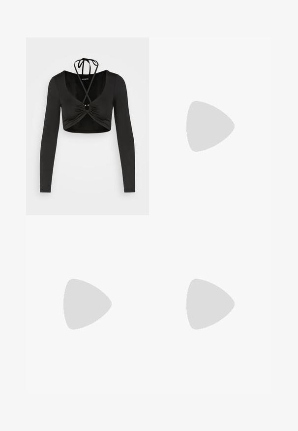 Even&Odd by Zalando T-shirt à manches longues - black; Even&Odd by Zalando Minijupe - black; Botte noire montante en cuir lisse avec une semelle épaisse et un léger talon. Comprend des tirettes et des panneaux latéraux élastiques pour un enfilage facile.; Sac en nylon noir à l'épaule avec une forme incurvée, accent en chaîne argentée, pochette mini amovible et bandoulière ajustable ; présente le logo "Steve Madden".