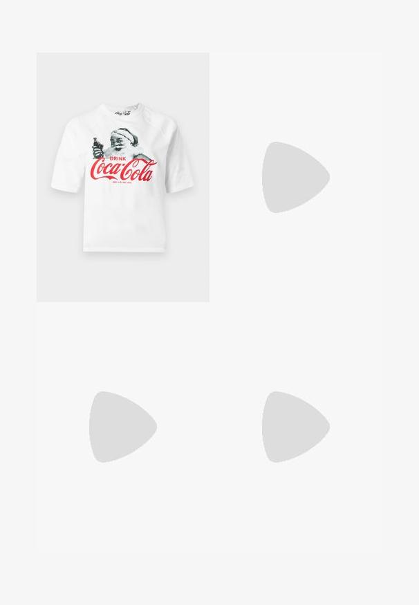 Valge T-särk, millel on vintage Santa, kes hoiab Coca-Cola pudelit, ja punane "Joo Coca-Cola" tekst ees.; Mustad ribaga vingerdatud püksid kõrge vöökohaga. Pehme, elastne materjal loob keha järgiva silueti ja vingerdatud alaosas stiili ning mugavuse.; Valge madala lõikega lõuendijalanõu, millel on paks platvormpõhi, ees nöörimine ja kummist tekstuuriga varbakate, kujutatud külgvaates.; Kaks ümmargust päikeseprilli, millel on helesinised poolläbipaistvad raamid ja tumehallid objektiivid, sirged tempud ja minimaalsete detailidega riistvara.