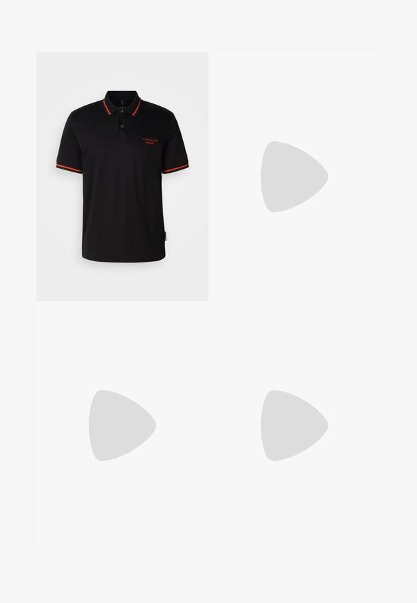 Zwarte polo met rode accenten op de kraag en mouwen. Heeft een knoopsluiting bij de hals en een geborduurd Porsche BOSS-logo in het rood.; Zwarte cargoshorts gemaakt van lichtgewicht stof, met een elastische tailleband, een trekkoord en zijvakken voor extra opbergruimte.; Zwarte leren sneakers met een gladde textuur, ronde neus, platte rubberen zool en tonale veters. Kenmerkt zich door de gouden "BOSS" branding aan de zijkant.; Zwarte crossbodytas met verstelbare riem, voorvak met ritssluiting en geperst BOSS-logo op het voorpaneel.