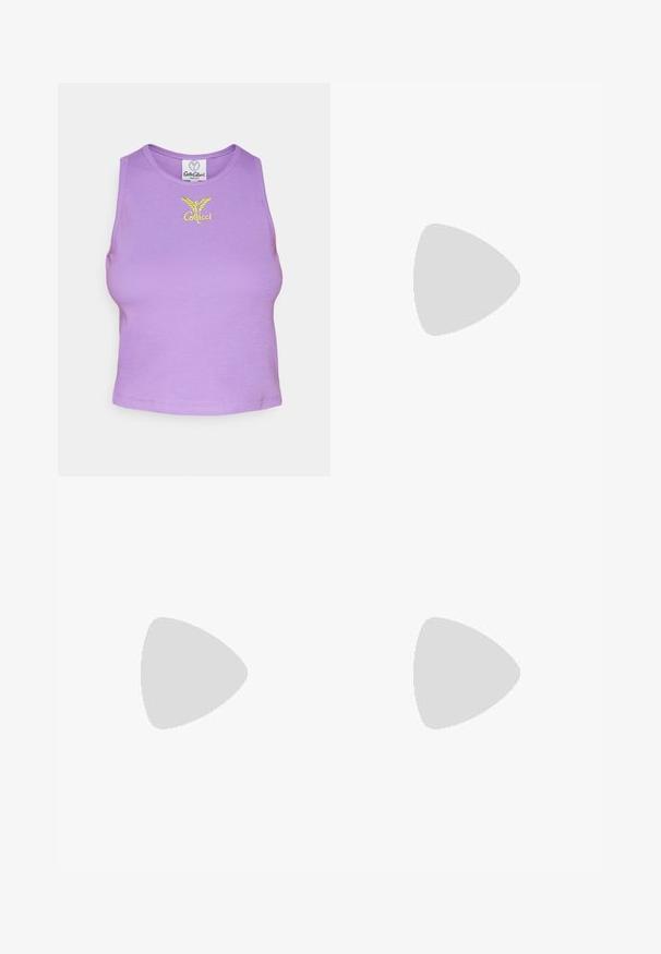 Lila lycra toppi, jossa on pyöreä kaula-aukko ja keltainen brodeerattu logo siipisuunnittelulla rinnassa.; Nainen pukeutunut mustiin korkeavyötäröisiin kapeisiin housuihin, lyhyeen tummanruskeaan nappipaitaan ja ruskeisiin kärkiosastaan teräviin korkokenkiin.; Valkoiset tennarit, joissa on teksturoitu nahka, erikoisuutena korkea pohja, pyöreä kärki ja nauhoitusjärjestelmä; yhdistetty vaaleanharmaisiin perussukkiin ja farkkuhameeseen.; Mustat suorakulmaiset aurinkolasit, joissa on liukuvärjätty tummanharmaa- ja kirkas linssi. Varustus paksulla muovikehyksellä ja hillityllä brändäyksellä temppeleissä.
