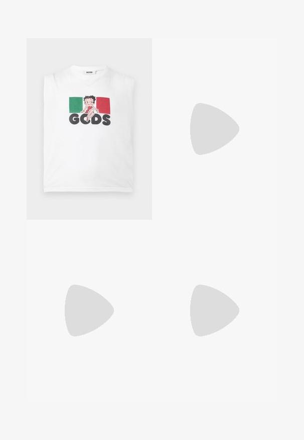 T-shirt blanc sans manches avec des rectangles verts et rouges, personnage de dessin animé assis sur le texte noir « GCDS » au centre.; Shorts beiges en tissu léger avec une taille élastique, des poches latérales et un accent logo blanc sur la jambe inférieure gauche.; Baskets basses en daim marron avec lacets assortis et semelle en caoutchouc gomme, présentées en profil gauche sur un fond gris clair uni.; Petit sac bandoulière en cuir beige avec bandoulière réglable, poche zippée à l'avant et motif répété du logo noir MCM.