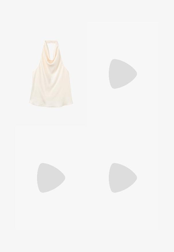Crèmekleurige mouwloze haltertop met een gedrapeerde col en een sluiting aan de achterkant.; Beige rechte rok tot de knie met een eenvoudige, gladde structuur en zonder zichtbare patronen of versieringen.; Beige lakleren high-heeled pumps met een spitse neus, ondiepe uitsnijdingen aan de zijkanten en een slanke hak. Gladde textuur met een glanzende afwerking.; Donkerbruine leren schoudertas met een gebogen vorm, verstelbare riem en een gouden rits langs de onderrand.