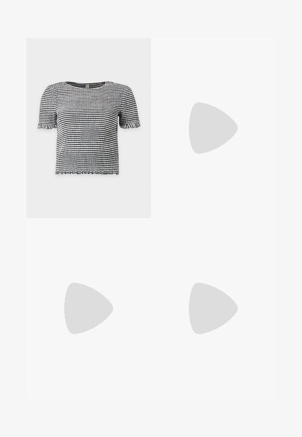 Top de manga corta a rayas blancas y negras con tejido texturizado fruncido y bordes con volantes en las mangas y el dobladillo.; Vaqueros de mezclilla azul claro con cintura alta, diseño de pierna recta, lavado desgastado y estilo clásico de cinco bolsillos. Terminado con un cierre de botón.; Zapato tipo slingback de charol negro con punta afilada y tacón delgado. Cuenta con una correa ajustable con hebilla en la parte trasera. Textura suave.; Pequeño bolso negro brillante con dos asas largas y detalles de cordón lateral sobre un fondo claro liso.