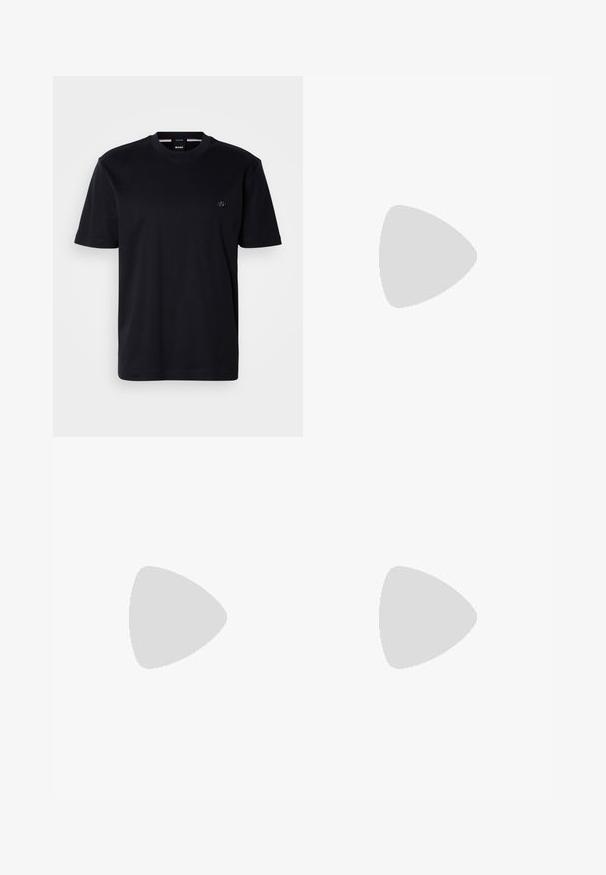 Schwarzes T-Shirt mit kurzen Ärmeln aus weicher Baumwolle, mit Rundhalsausschnitt und kleinem, rundem Logo auf der Brust. Minimalistisches Design, keine Muster.; Dunkelblaue Denim-Jeans mit geradem Bein, ausgestattet mit einem Reißverschluss, Metallknöpfen und Kupfernieten. Glatte Textur, keine sichtbaren Muster.; Schwarzer Chelsea-Stiefel aus Leder mit elastischen Seitenteilen, rundem Zehenbereich und strukturierter Oberseite. Verfügt über eine flache Gummisohle und dezente Markenakzente.; Schwarze Lederhandtasche mit glatter Oberfläche, zwei oberen Griffen und einem abnehmbaren Schultergurt. Verfügt über eine Reißverschlusstasche vorne und ein Logodetail.