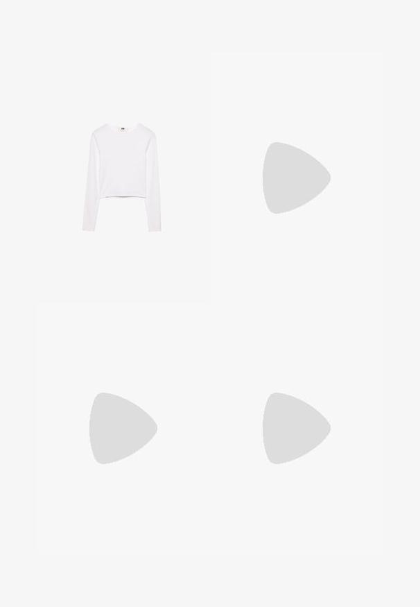 Weißes Langarm-Crop-Top aus weichem Stoff. Verfügt über einen runden Halsausschnitt und ein einfaches, elegantes Design ohne Muster oder Verzierungen.; Dunkelblaue Jeans mit weitem Bein aus Denim; mit Taschen vorne und Knopfverschluss; auffällige Nähte entlang der Nähte; keine Muster oder Verzierungen.; Flacher, beiger Schuh mit marineblauen Zierstreifen und doppelten Schnallen, ausgestattet mit glattem Lederfinish, abgerundeter Spitze und profilierter Sohle.; Hellrosa Calvin Klein Schultertasche mit glatter Oberfläche, verstellbarem Riemen und Reißverschluss oben.