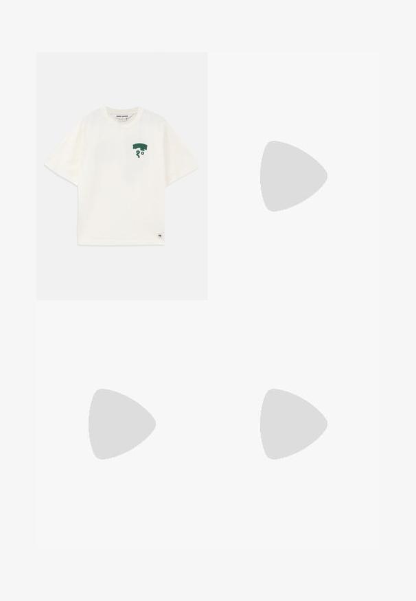T-shirt en coton couleur crème à manches courtes, avec un design graphique vert sur la poitrine et une petite étiquette logo en bas.; Icecream RUNNING DOG PANTS - Pantalon cargo - green; Baskets blanches avec des accents en daim, bout arrondi, lacets plats et semelle en caoutchouc crème. Présente une marque verte sur le talon.; Sac fourre-tout à motif camouflage en tissu texturé avec deux poignées. Présente un logo blanc bien visible sur un côté.