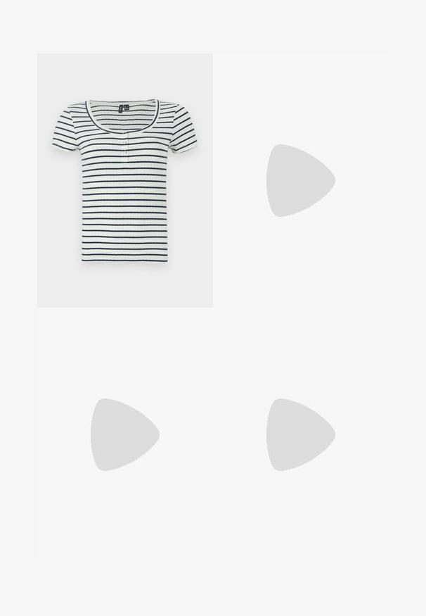 Ribbet kortærmet top med en scoop halsudskæring, udsmykket med vandrette marineblå og hvide striber samt tre knapper foran.; Denimshorts i mellemblå med en falmet vask, prydet med kobberknapper, fem-lommes design og kontrastsyninger.; Hvid lædersneaker med en glat tekstur, rund tå og tonale syninger. Har en tanfarvet gummisål og snørebånds-lukning.; Even&Odd Håndtasker - brown