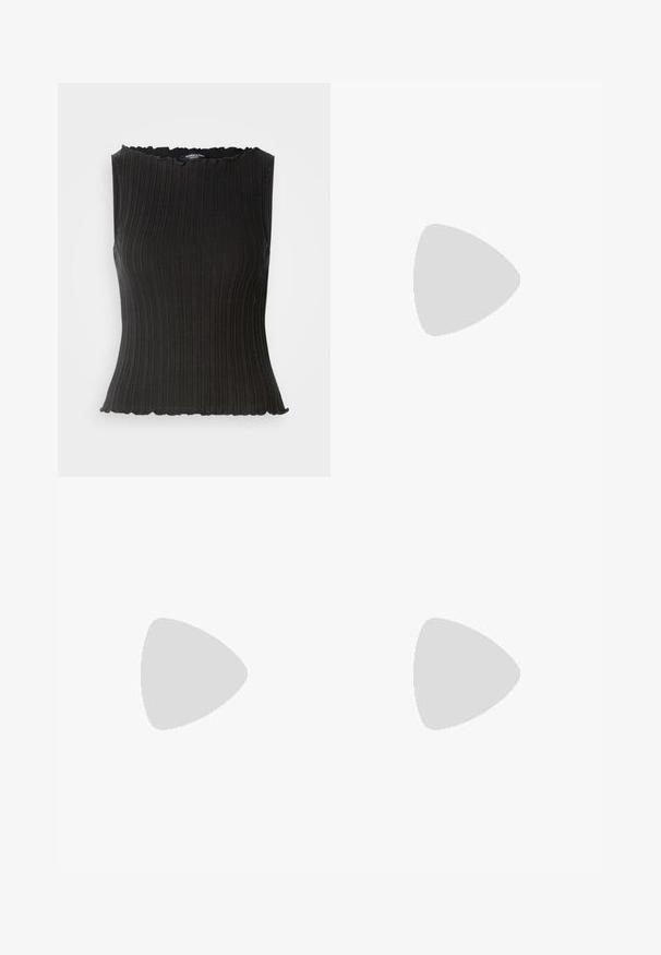 Sort ærmeløs top med ribbet struktur, bølget udskæring og tætsiddende design. Fremstillet af strækbart stof for komfort.; Brun knælang nederdel lavet af tekstureret stof med en krøllet overflade. Har et tætsiddende design og ingen synlige lukninger eller accenter.; Ben iført mørke ribbede leggings kombineret med sorte balletsko med små sløjfedetaljer på hvid baggrund.; Lille sort blank håndtaske med to lange håndtag og snøre-detaljer i siden på en ensfarvet lys baggrund.
