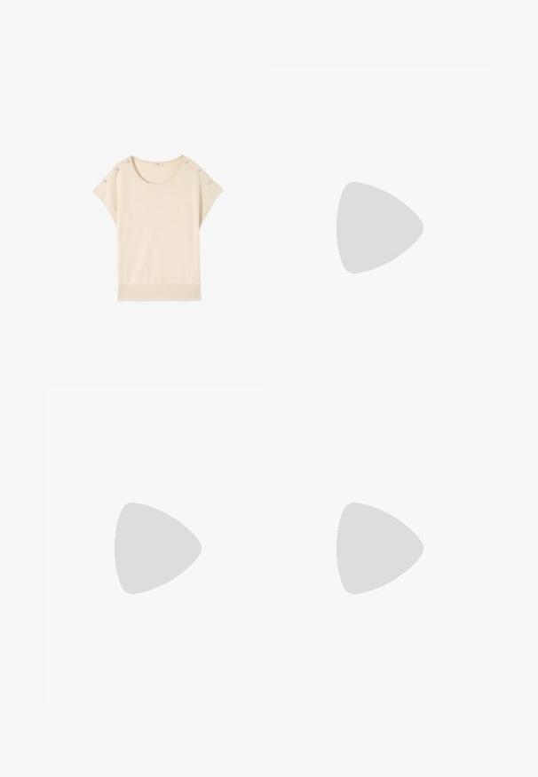 Beige strikket top med korte ærmer, bred rund halsudskæring og dekorative knapper langs skuldrene.; Off-white vidde bukser med høj talje, forfra med knapper og lynlås, bæltestropper og fem-lomme design.; Beige ruskinds loafers med en rund tå, der har et lille dekorativt bånd og en flad gummisål. Glat overflade med minimal syning.; Beige og cremefarvet silkeskærf foldet, med geometriske og mosaikmønstre med tynde sorte linjer og "BOSS"-logo i hjørnet.