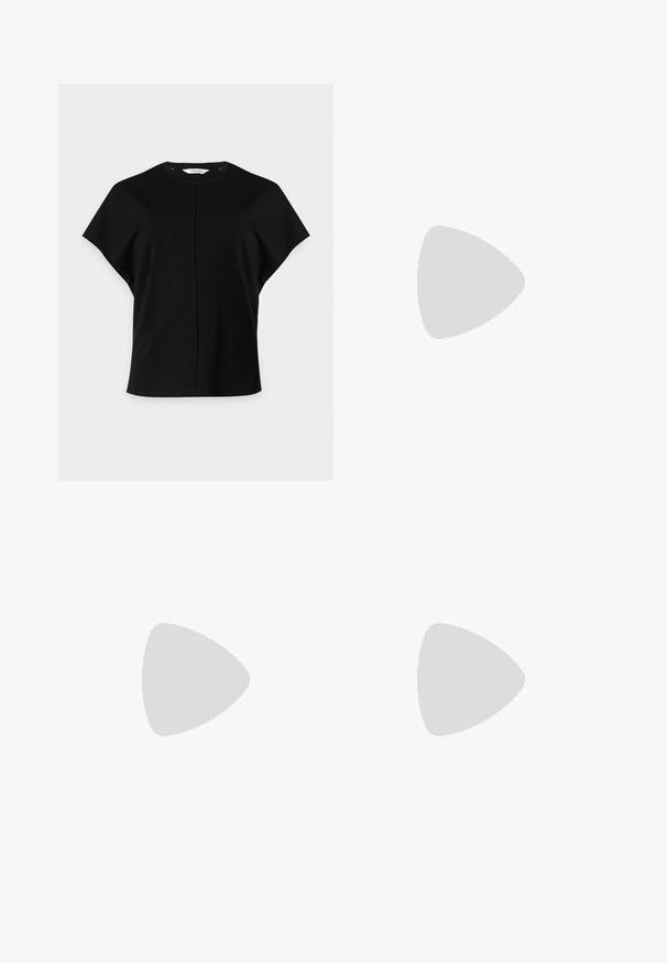 Haut noir manches courtes pour femme avec encolure ronde et détail de couture verticale centrale, présenté sur un fond blanc uni.; Short noir taille haute avec plis sur le devant et bordure en dentelle à l’ourlet, doté de passants pour ceinture et d’une taille élastiquée à l’arrière.; Chaussure à talon haut en cuir noir, à bride arrière, avec un bout pointu et un talon fin sur fond blanc.; Sac à main bordeaux en matériau brillant, de forme rectangulaire, avec deux anses et des accents légèrement courbés à l'avant.