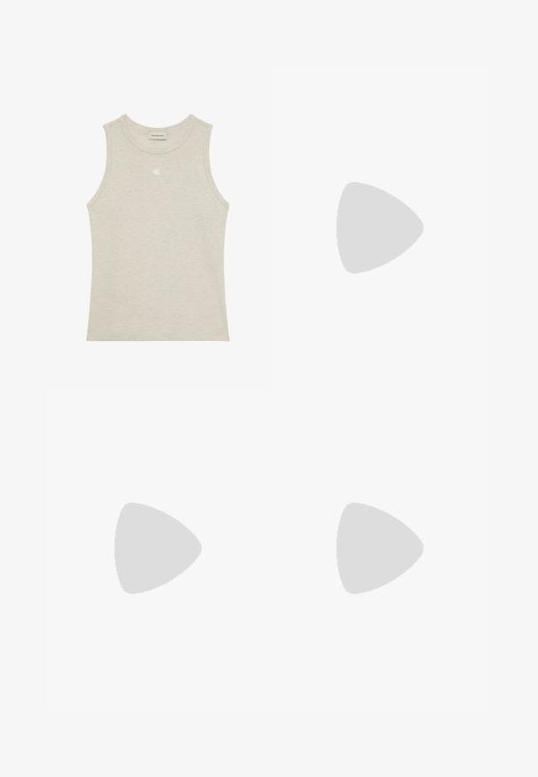 Beiges, geripptes ärmelloses Tanktop mit rundem Ausschnitt und einem kleinen, gestickten Calvin Klein Logo in der Mitte vorne.; Dunkelblaue ausgestellte Jeans mit einer glatten Denim-Oberfläche, kontrastierender goldener Naht und Akzenten an den Fronttaschen. Klassisches Fünf-Taschen-Design.; Beiger flacher Schuh mit spitzer Schuhspitze, zwei dünnen Riemen, die den Fuß überkreuzen, und einer kleinen Schnalle an der Außenseite.; Braune Leder-Tote mit zwei langen Tragriemen, strukturiertem Shape, glatter Textur und minimalistischem Design. Keine sichtbaren Beschläge oder Akzente.