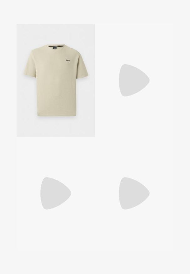 Beige textuur T-shirt met korte mouwen en ronde hals met het "BOSS" logo op de linkerborst.; Beige cargoshorts met een elastische tailleband en een koord. Beschikt over zijzakken en een zachte, lichte stof.; Crème-kleurige sneakers met een gladde textuur, voorzien van zwarte accenten en branding. Tijdloos vetersysteem met een ronde neus en rubberen zool.; Zilveren metalen schakelarmband met een vlak rechthoekig slot, kenmerkend door een gladde textuur en een onderling verbonden ontwerp. Accentuering met merkgravure.