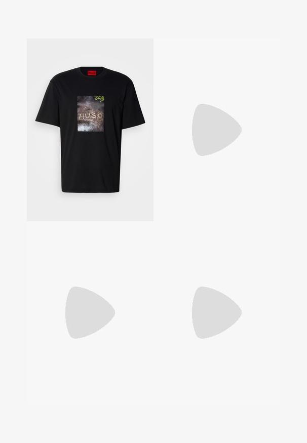 T-shirt en coton noir avec un imprimé graphique rectangulaire représentant le mot "HUGO" sur une surface texturée. Manches courtes, col rond.; Jeans en denim gris avec une coupe droite, dotés de poches avant, d'une fermeture à bouton et d'une texture subtile.; HUGO BLAKE - Baskets basses - black; Sac bandoulière en cuir noir avec poche zippée à l'avant et bandoulière réglable sur fond blanc uni.