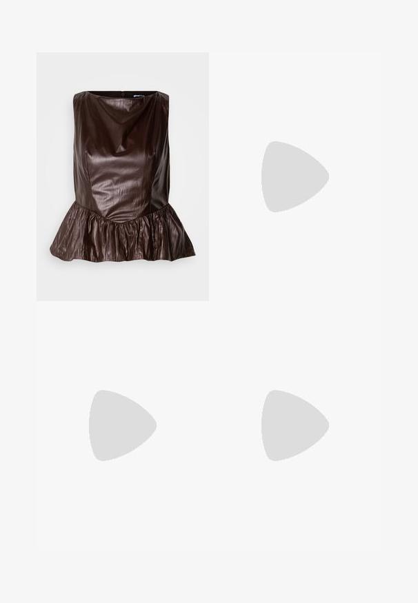Haut peplum en cuir marron avec un col rond, une surface texturée et un volant évasé au niveau de l'ourlet. Design épuré et minimaliste.; Pantalons évasés marron en tissu extensible. Caractérisés par une taille haute avec deux boutons et une texture lisse. Sans motifs ni embellissements.; Call it Spring RHODDE - Bottes - medium brown; Sac à main en cuir tressé marron avec passepoil blanc, fermeture éclair dorée et bandoulière amovible en tissu marron.