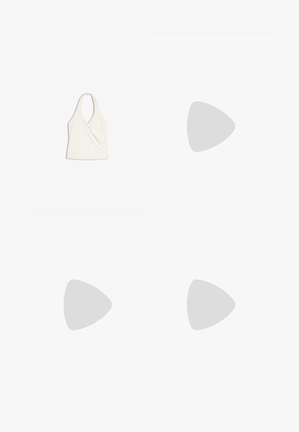 Witte mouwloze haltertop met diepe V-hals en geplooid voorpand, plat neergelegd op een witte achtergrond.; Witte wijde broek met een hoge elastische tailleband, een ontspannen pasvorm en een gladde stof.; Blauwe en grijze Puma platte schoen met drie elastische bandjes, een gestructureerd zijpaneel en een wit Puma-logo, zwevend boven een betonnen vloer.; Zwarte glanzende leren schoudertas met één ritssluitingvak en een dunne band die in een boogvorm is gebogen.