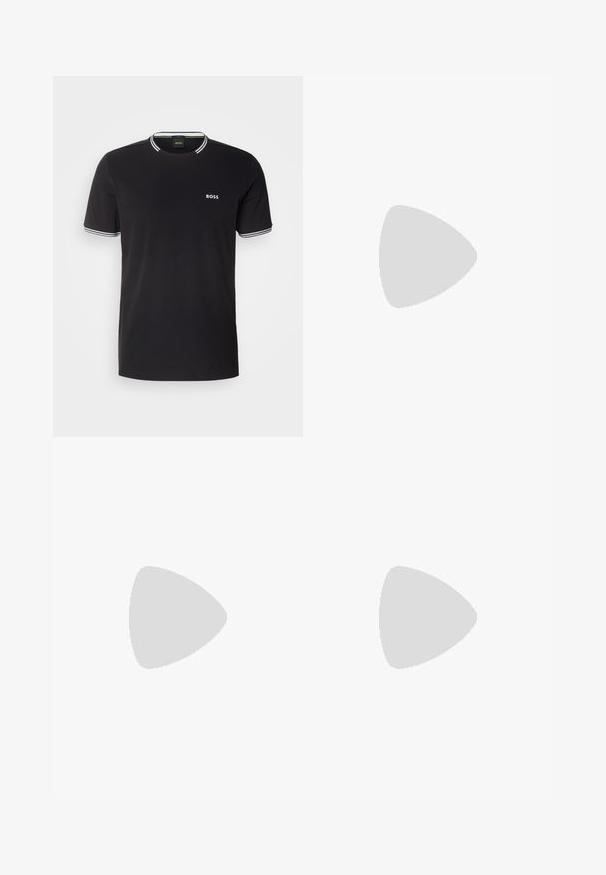 Sort bomulds T-shirt med hvid kant på kraven og ærmerne, med et lille hvidt "BOSS" logo på venstre bryst.; Herre slim fit blå denim jeans med klassisk fem-lommer stil og let falmning på lår og knæ, knap- og lynlås lukning.; Sorte læder Chelsea støvler med elastiske sidepaneler, rund tå, trækstrop og en lav blokhæl. Glat tekstur og minimalistisk design.; Sort læderbælte, snoet med en rektangulær mat sort spænde og diskret præget logo på hvid baggrund.