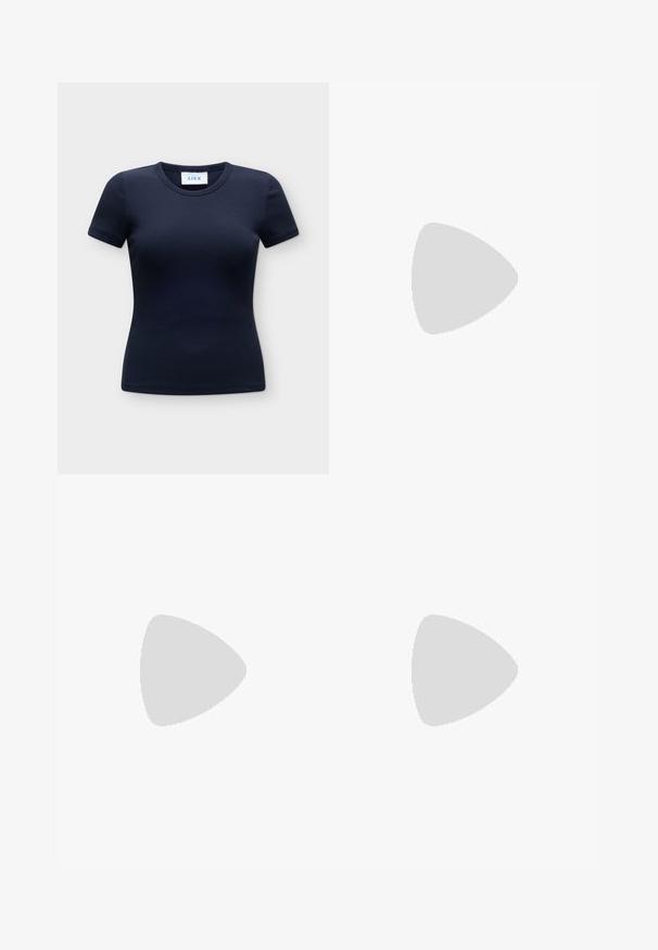 Camiseta ajustada de manga corta acanalada azul marino con cuello redondo y etiqueta de la marca en el interior del cuello.; Pantalones de mezclilla de pierna ancha negra, con cintura ajustable por cordón, cinco bolsillos y detalles de costura en contraste. Diseño frontal plano.; Mocasines de cuero negro con detalles texturizados, tacón bajo, puntera redonda y costuras visibles. Modelo vistiendo pantalones oscuros y una blusa gris.; Bolso de cuero negro para el hombro con doble asa unida por anillas y remaches dorados, superficie lisa y ligeramente brillante, diseño sencillo.