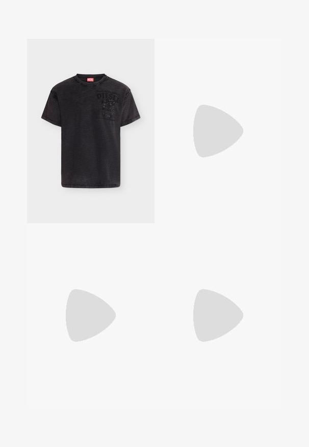 Sort Diesel T-shirt med korte ærmer, lille brystlomme og falmet logotryk på øverste venstre foran, vist mod en ensfarvet baggrund.; Sorte denim shorts med lige snit, fem lommer, metal detaljer og synlige søm. Blød tekstur og enkelt design.; Sort højtop-sneaker med hvid gummitå og sål, med røde geometriske accenter langs sålen.; Sort bælte med et struktureret design og et fremtrædende præget logo. Materialet virker glat med en læderlignende finish.