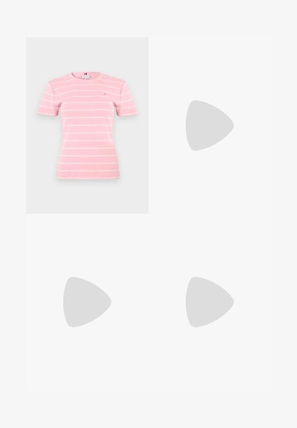 Lyserød T-shirt med korte ærmer med tynde hvide, vandrette striber og et lille logo på venstre bryst, vist på en ensfarvet baggrund.; Hvide højtaljede bukser lavet af et blødt stof, med to frontlommer, et lige ben-design og en enkelt knaplukning fortil.; Sneakers i hvid og lys beige med en blanding af glat og tekstureret stof. Har en polstret sål og et logo-accents på siden.; Lyserød læderhåndtaske med rektangulær form, dobbelte håndtag og en lille metalemblem på fronten, med en glat, blank tekstur.
