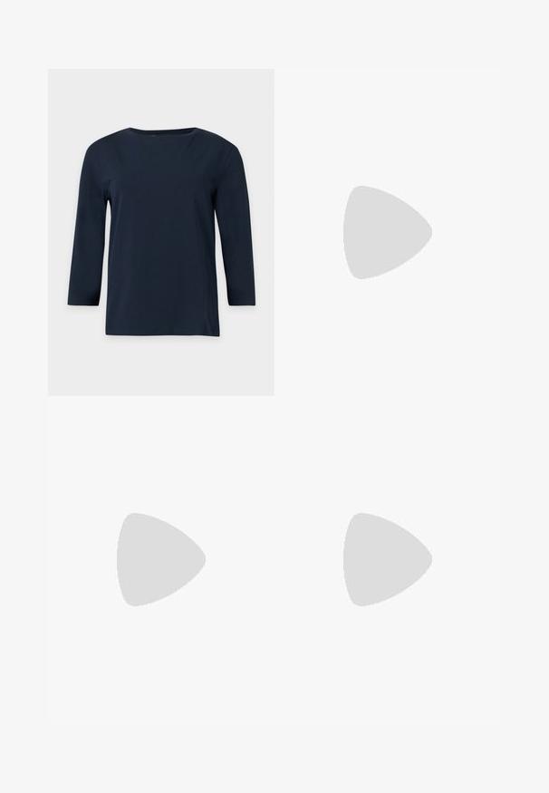 Chemise bleu marine à manches longues avec un col rond et un ourlet droit, affichée sur un fond gris clair uni.; Jeans en denim à jambes larges de couleur bleu foncé. Présentent une taille haute, une fermeture à glissière et une décoloration subtile. Fabriqués à partir d'un tissu en coton texturé.; Sandale pour femme en cuir noir avec fines lanières, une boucle d'orteil, une boucle à la cheville et un talon aiguille de hauteur moyenne sur un fond neutre.; Petit sac pochette en cuir bordeaux avec fermoir métallique argenté et bracelet sur fond blanc.