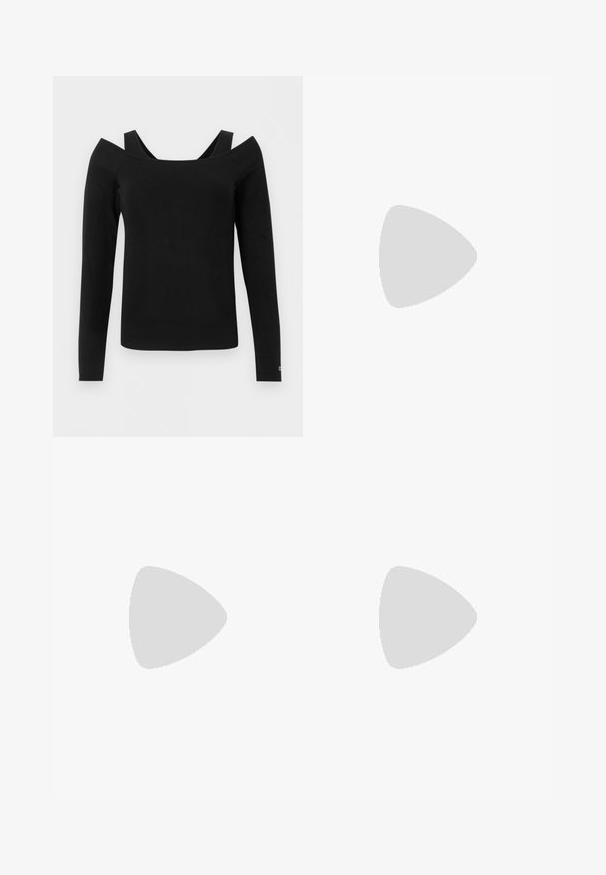Top negro de manga larga con escote descubierto y tirantes negros visibles sobre los hombros, diseño sencillo, estilo ajustado.; Vaqueros azul oscuro de pierna ancha con dobladillos remangados, cinco bolsillos y costuras en contraste de color amarillo.; Melissa LADYLIKE - Bailarinas - black; Pendientes de aro de oro con una superficie lisa y pulida y forma circular. Asegurados con un cierre de tuerca para un uso fácil.