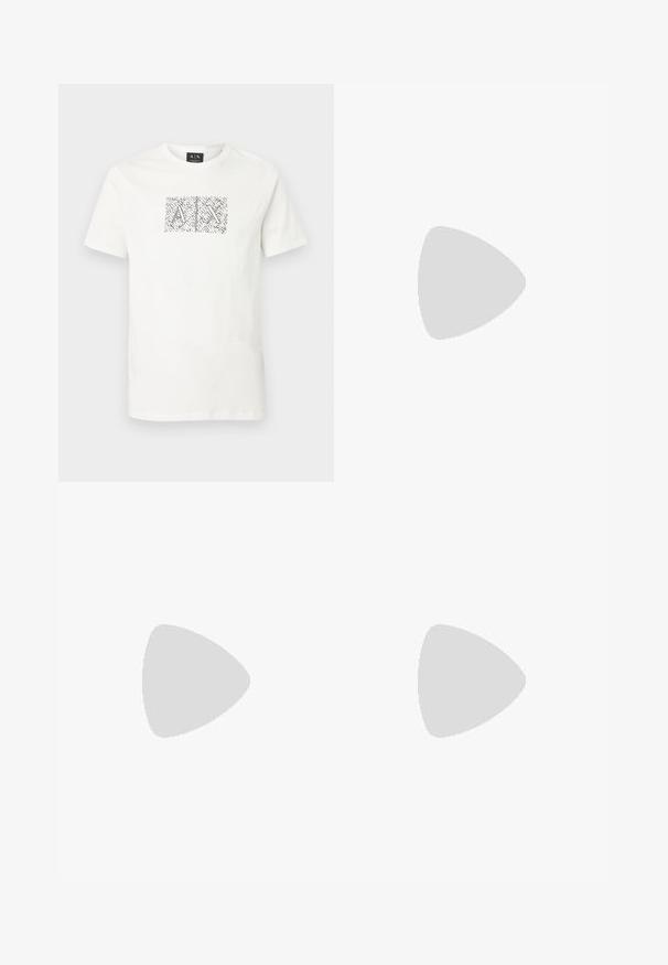 Hvid T-shirt med kortærmet, rund hals og et sort-hvidt abstrakt grafikmotiv med overlappende "A" og "X" bogstaver, placeret midt på brystet.; Sorte lige bukser med knap- og lynlåslukning, bæltestropper og forlommer, præsenteret på hvid baggrund.; Hvid lavtop-sneaker med gråt hælflig, hvide snørebånd og tekstureret sål, vist på en ensfarvet lys baggrund.; Sort bæltetaske med frontlynlåslomme og sølv ørn-logo, glat stof med tekstureret kant og lynlåstræk.
