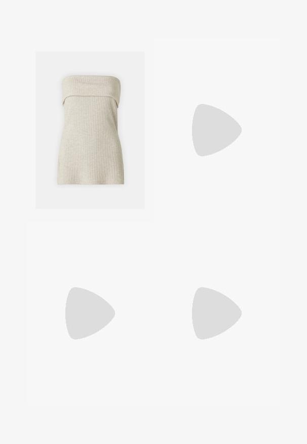Beiges geripptes, trägerloses Oberteil mit weicher Textur. Es hat ein umgeschlagenes Design am Ausschnitt und eine taillierte Silhouette mit seitlichen Schlitzen.; Dunkelgrüne Sweatpants aus weichem Stoff, mit einem elastischen Bund und Seitennähten, versehen mit einem kleinen Logo auf der Vorderseite.; Weißer Sneaker mit Schnürsenkeln, der über einem Fitnessstudio-Boden schwebt, mit Langhantelgewichten und Fitnessgeräten, die im Hintergrund unscharf sind.; Schwarze Ledertasche in Halbmondform mit Reißverschluss und abnehmbarem Tragegurt. Kleines Logo auf der Vorderseite geprägt.